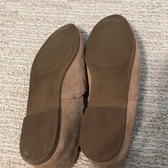 Lucky Brand Size 7.5 Taupe Flats - Picture 2 of 4